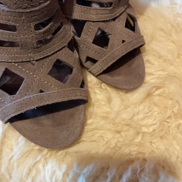 CARLOS suede heeled shoes - Picture 6 of 14